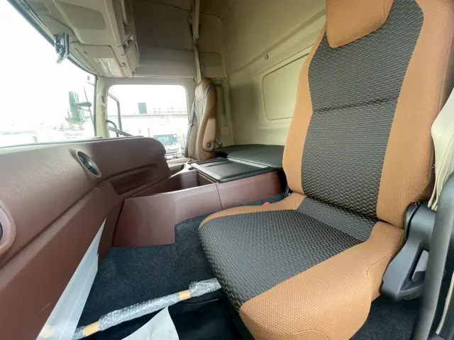 日野 プロフィア 2KG-FR1AHC(6x2)の写真28