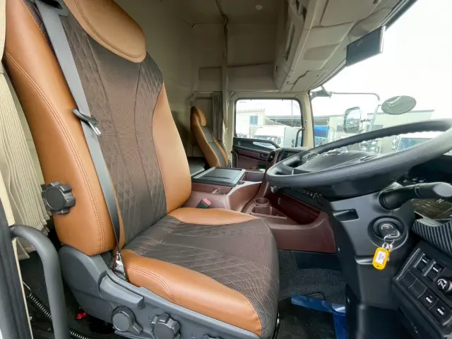 日野 プロフィア 2KG-FR1AHC(2WD)の写真19