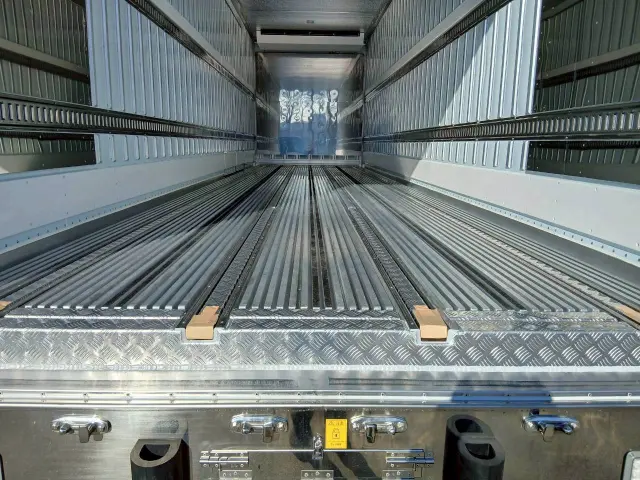 日野 プロフィア 2KG-FW1AHB(8x4)の写真12