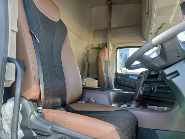 日野 プロフィア 2KG-FW1AHB(8x4)の写真34