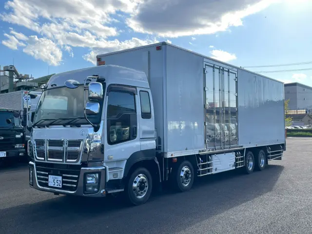 いすゞ ギガ QKG-CYJ77A(2WD)の写真1
