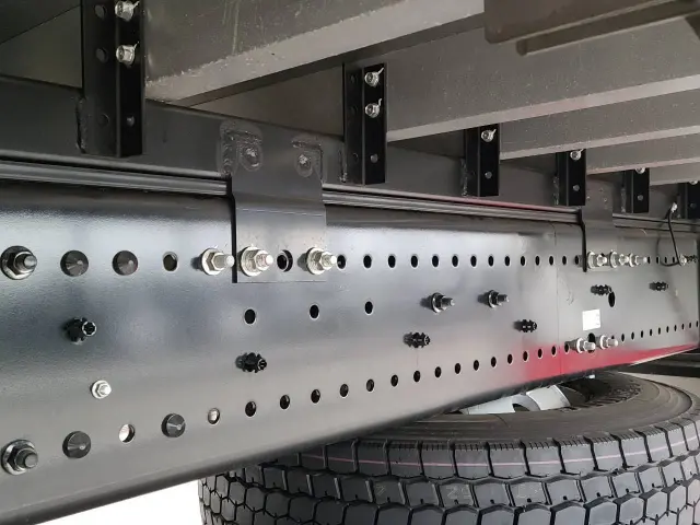 日野 プロフィア 2KG-FR1AHC(6x2)の写真36