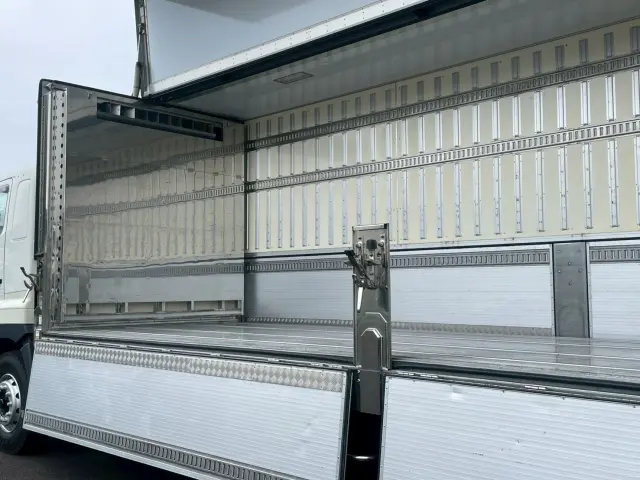 日野 プロフィア 2DG-FR1AHG(2WD)の写真16