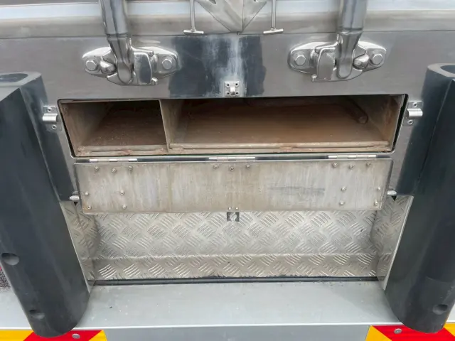 日野 プロフィア 2DG-FR1AHG(2WD)の写真28