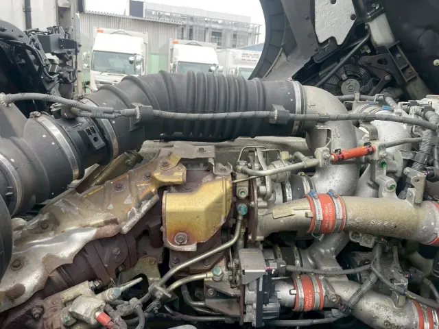 日野 プロフィア 2DG-FR1AHG(2WD)の写真37