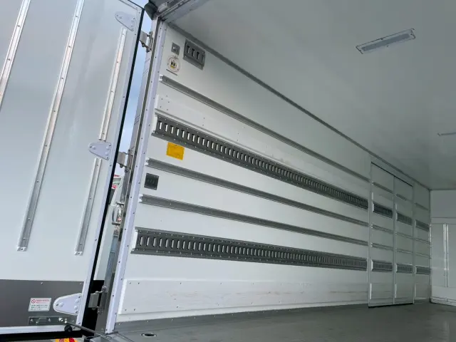 日野 レンジャー 2KG-FD2ABG(2WD)の写真10