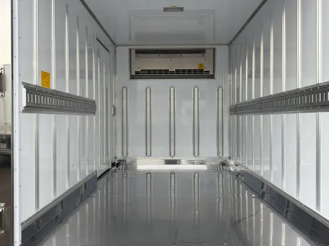 日野 デュトロ 2KG-XZU605M(2WD)の写真12