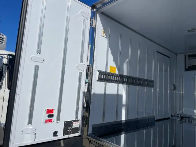 三菱 キャンター 2RG-FBAV0(2WD)の写真10