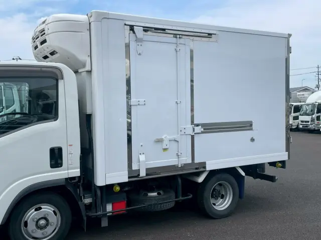 いすゞ エルフ 2RG-NLR88AN(2WD)の写真8