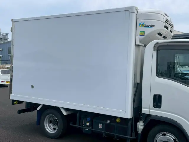 いすゞ エルフ 2RG-NLR88AN(2WD)の写真9