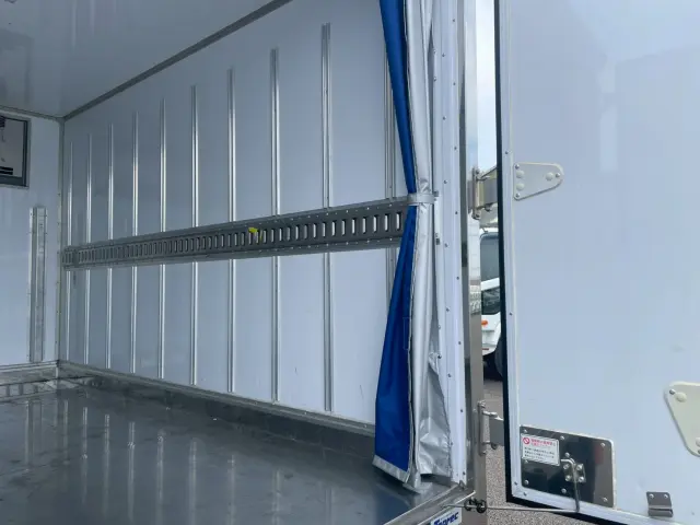 いすゞ エルフ 2RG-NLR88AN(2WD)の写真13