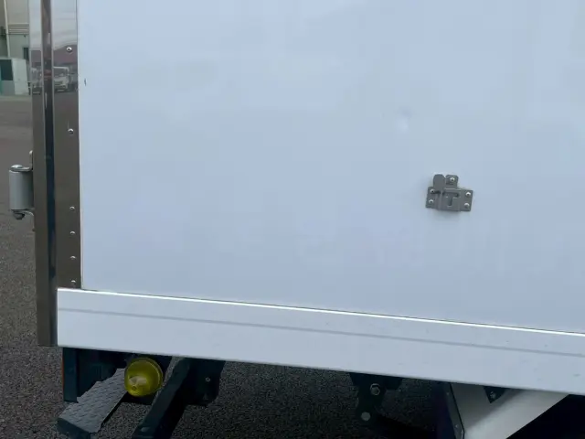 いすゞ エルフ 2RG-NLR88AN(2WD)の写真19