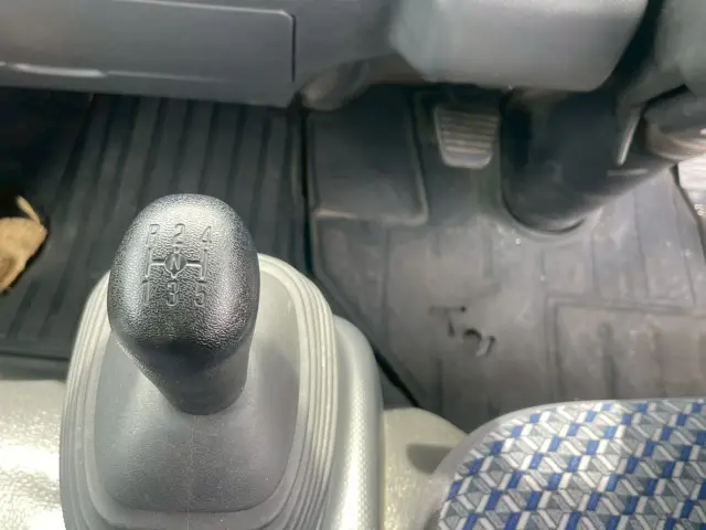 いすゞ エルフ 2RG-NLR88AN(2WD)の写真32