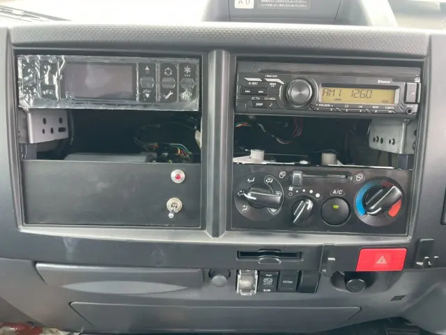 いすゞ エルフ 2RG-NLR88AN(2WD)の写真33