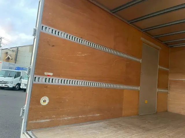 いすゞ エルフ 2RG-NPR88AN(2WD)の写真10