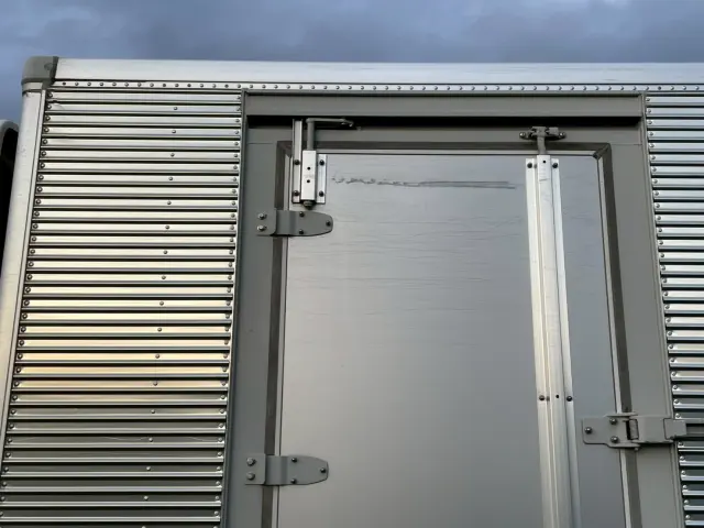 いすゞ エルフ 2RG-NPR88AN(2WD)の写真15