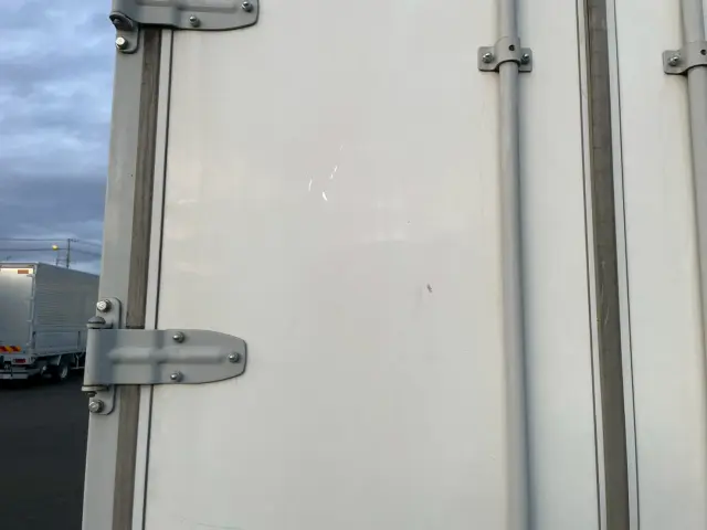 いすゞ エルフ 2RG-NPR88AN(2WD)の写真20