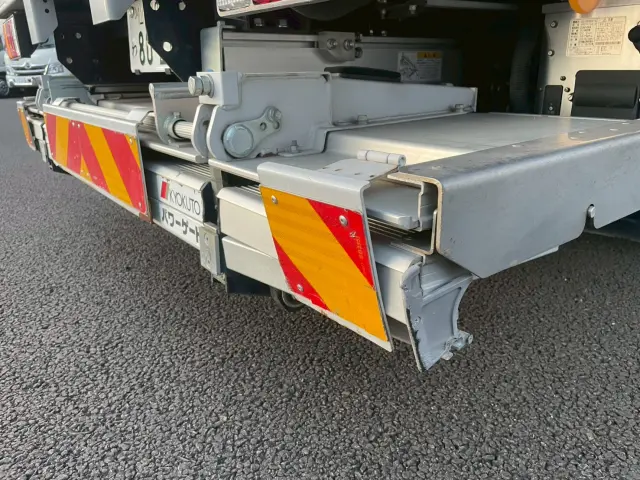 いすゞ エルフ 2RG-NPR88AN(2WD)の写真24