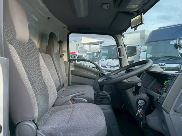 いすゞ エルフ 2RG-NPR88AN(2WD)の写真33