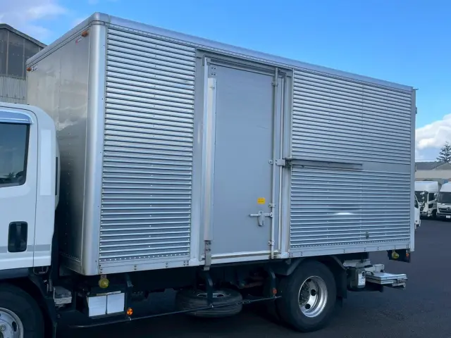 いすゞ エルフ 2RG-NPR88YN(2WD)の写真7