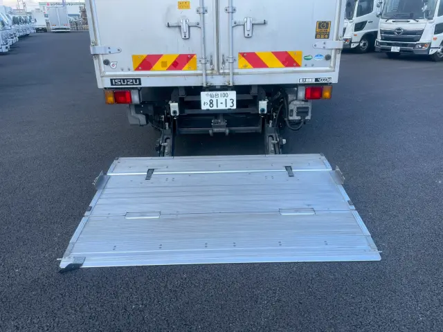 いすゞ エルフ 2RG-NPR88YN(2WD)の写真9