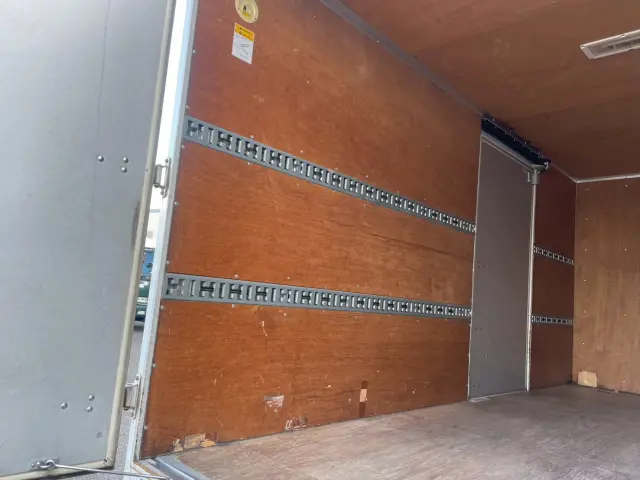 いすゞ エルフ 2RG-NPR88YN(2WD)の写真12