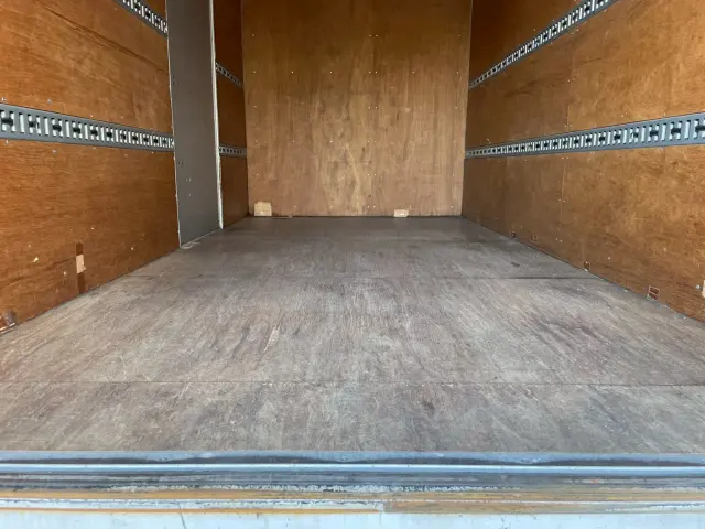 いすゞ エルフ 2RG-NPR88YN(2WD)の写真13