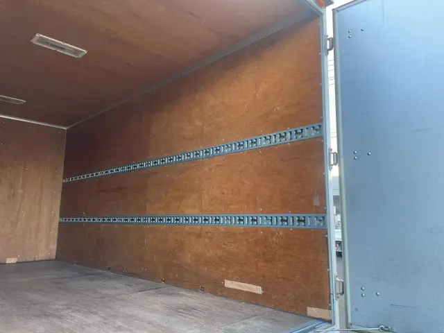 いすゞ エルフ 2RG-NPR88YN(2WD)の写真14