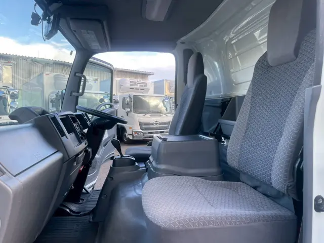 いすゞ エルフ 2RG-NPR88YN(2WD)の写真43