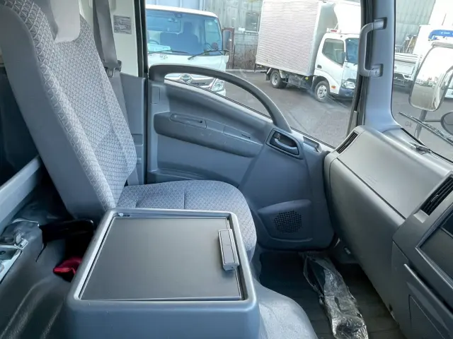 いすゞ エルフ 2RG-NPR88YN(2WD)の写真44