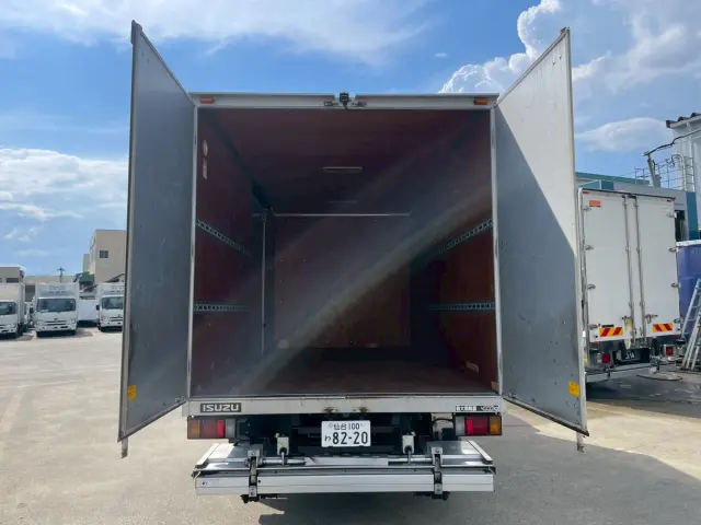 いすゞ エルフ 2RG-NPR88YN(2WD)の写真10