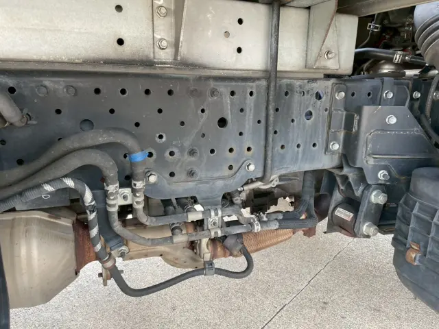 いすゞ エルフ 2RG-NPR88YN(2WD)の写真27
