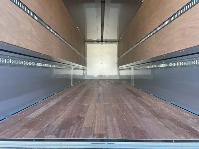 日野 プロフィア 2KG-FW1AHC(2WD)の写真12