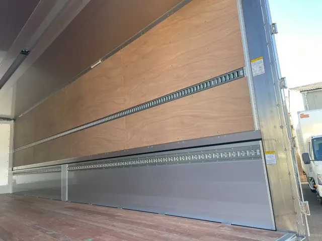 日野 プロフィア 2KG-FW1AHC(2WD)の写真13