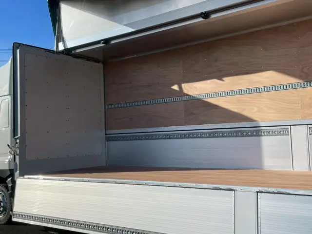 日野 プロフィア 2KG-FW1AHC(2WD)の写真16