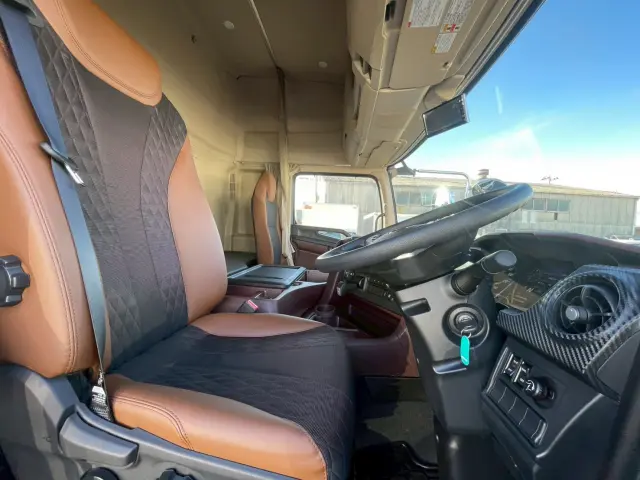 日野 プロフィア 2KG-FW1AHC(2WD)の写真29