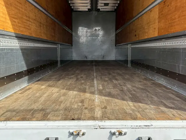 いすゞ ギガ 2PG-CYJ77C(2WD)の写真12