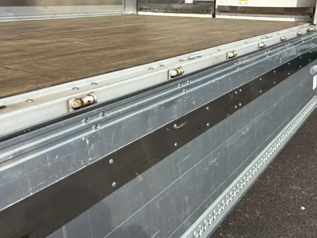 いすゞ ギガ 2PG-CYJ77C(2WD)の写真19