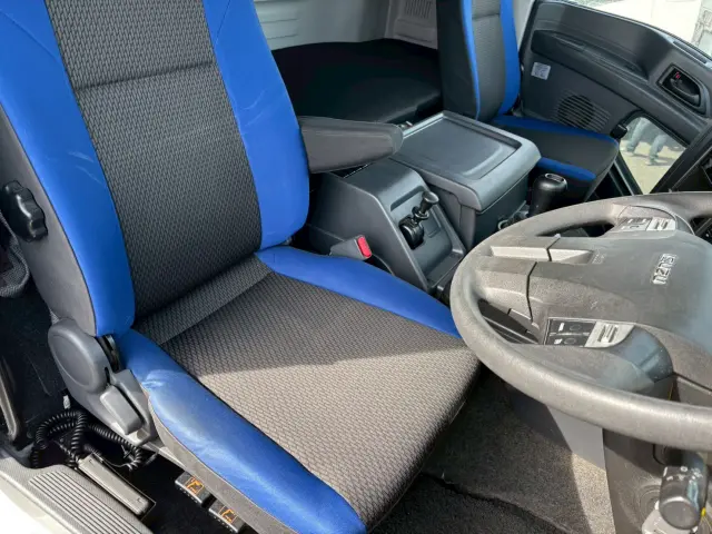 いすゞ ギガ 2PG-CYJ77C(2WD)の写真41