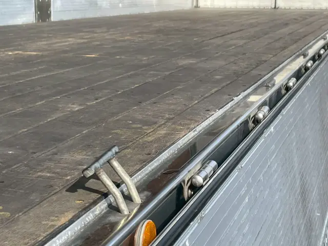 日野 プロフィア 2DG-FW1AHG(2WD)の写真18