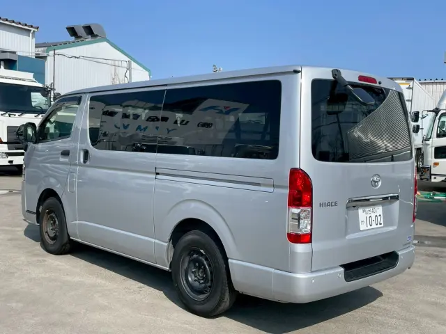 トヨタ ハイエースバン 3DF-GDH201V(2WD)の写真6