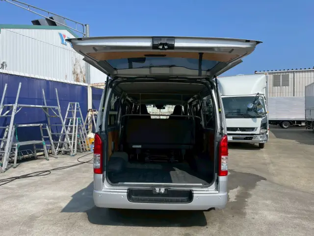 トヨタ ハイエースバン 3DF-GDH201V(2WD)の写真9