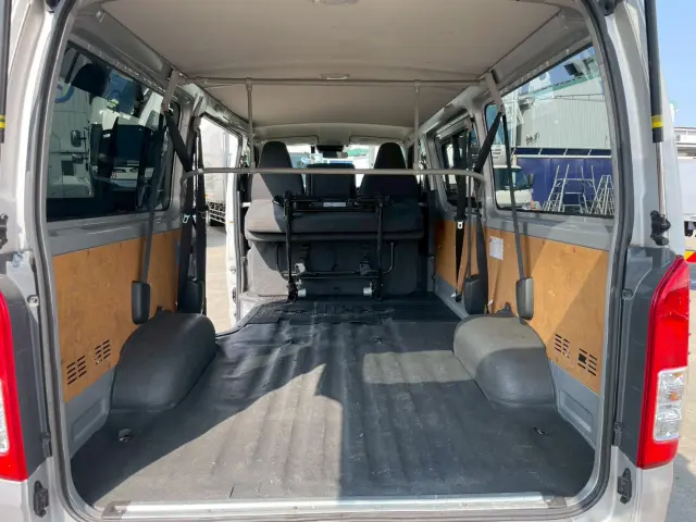 トヨタ ハイエースバン 3DF-GDH201V(2WD)の写真11