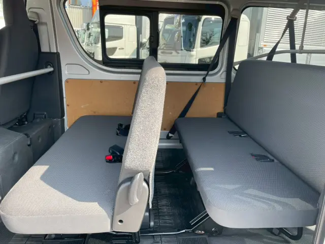 トヨタ ハイエースバン 3DF-GDH201V(2WD)の写真13