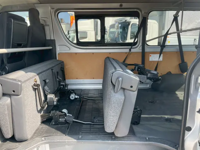 トヨタ ハイエースバン 3DF-GDH201V(2WD)の写真14