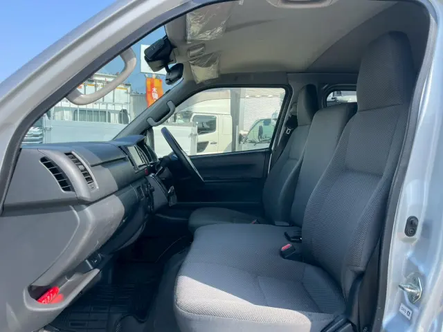 トヨタ ハイエースバン 3DF-GDH201V(2WD)の写真26