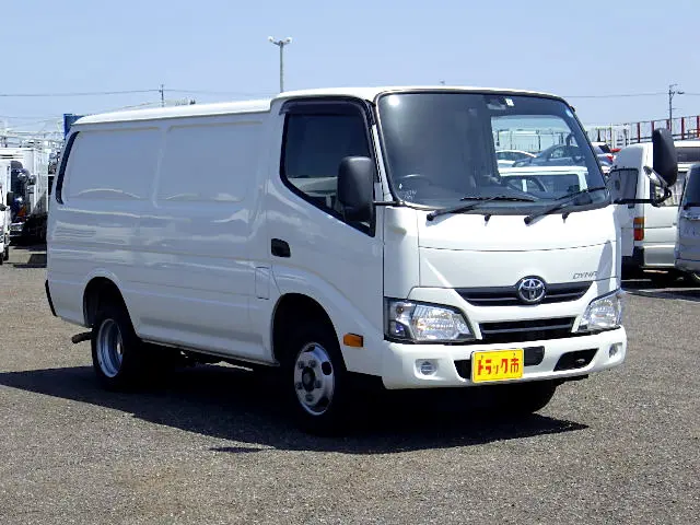トヨタ ダイナ TKG-XZC605V(2WD)の写真3