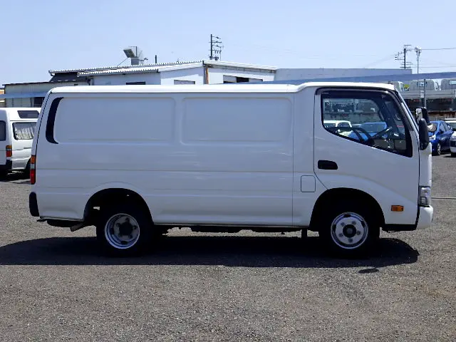 トヨタ ダイナ TKG-XZC605V(2WD)の写真4