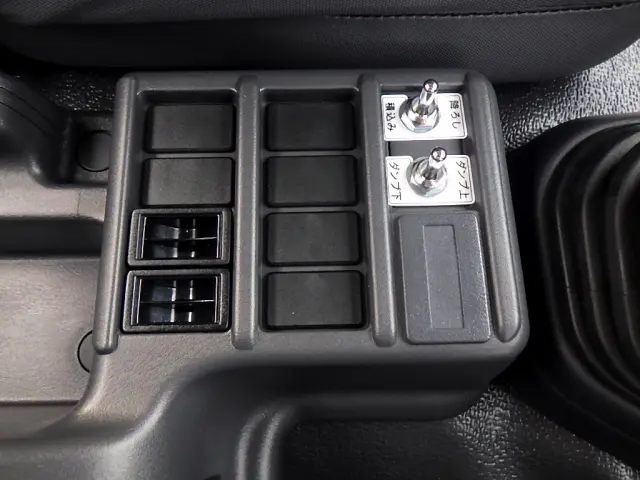 UD コンドル 2RG-BRR90S1(2WD)の写真11