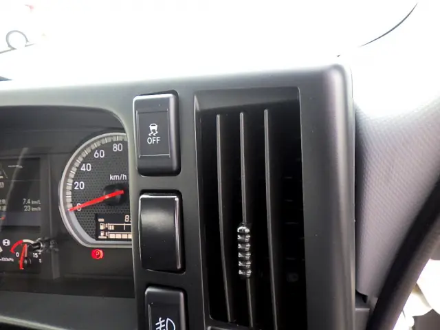 UD コンドル 2RG-BRR90S1(2WD)の写真19